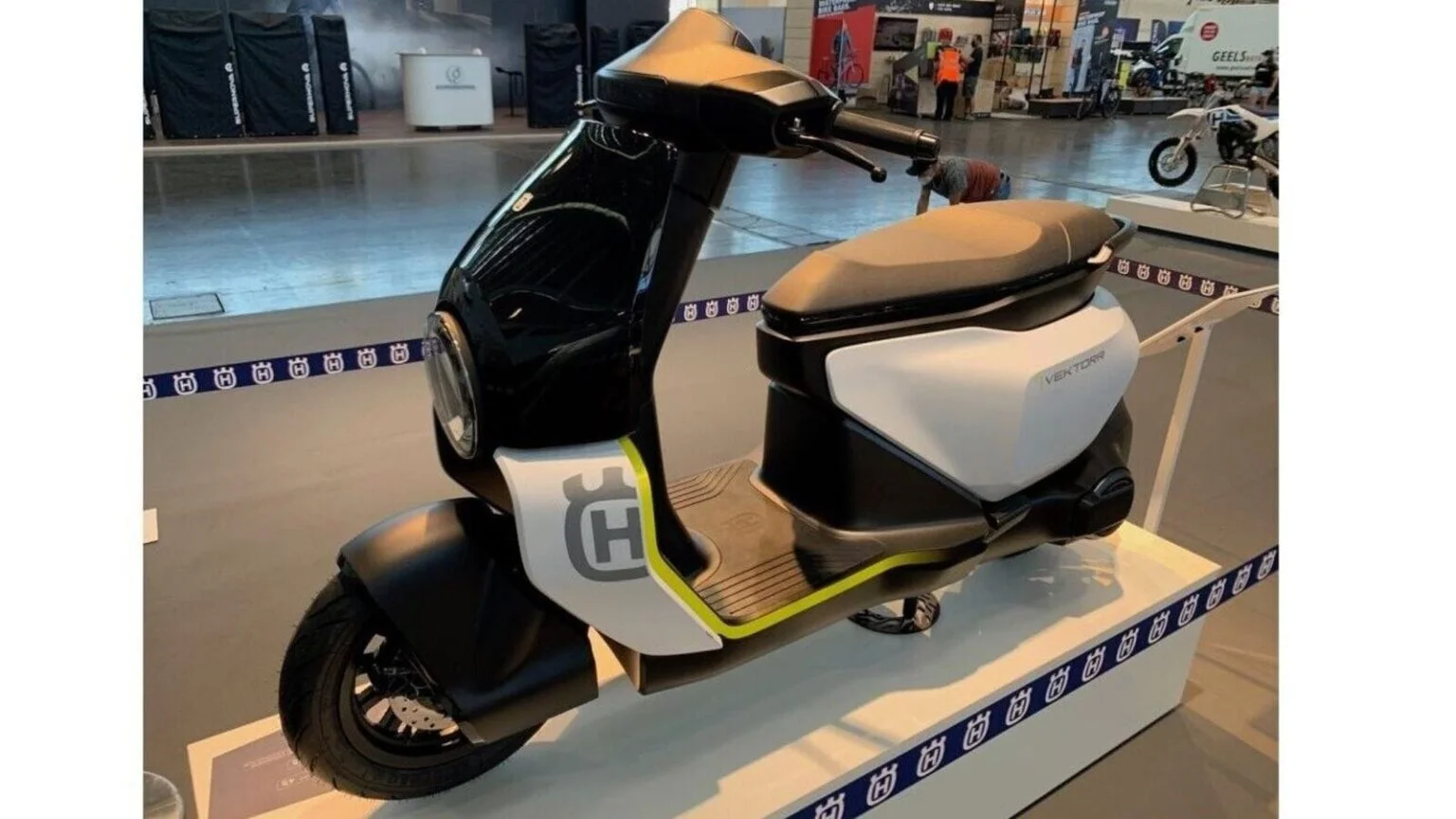 Scooter That Can Compete Electric Cars, Husqvarna Vektorr
