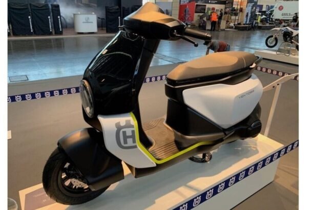 Scooter That Can Compete Electric Cars, Husqvarna Vektorr